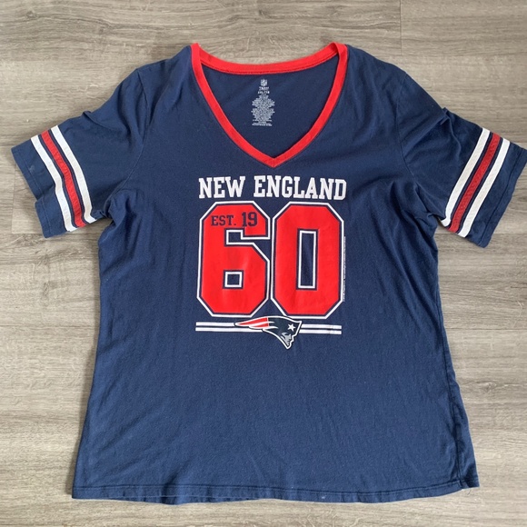 NFL New England Patriots XXL T-Shirt V-Neck Jersey Tee Navy Red 100% Cotton - Picture 1 of 6